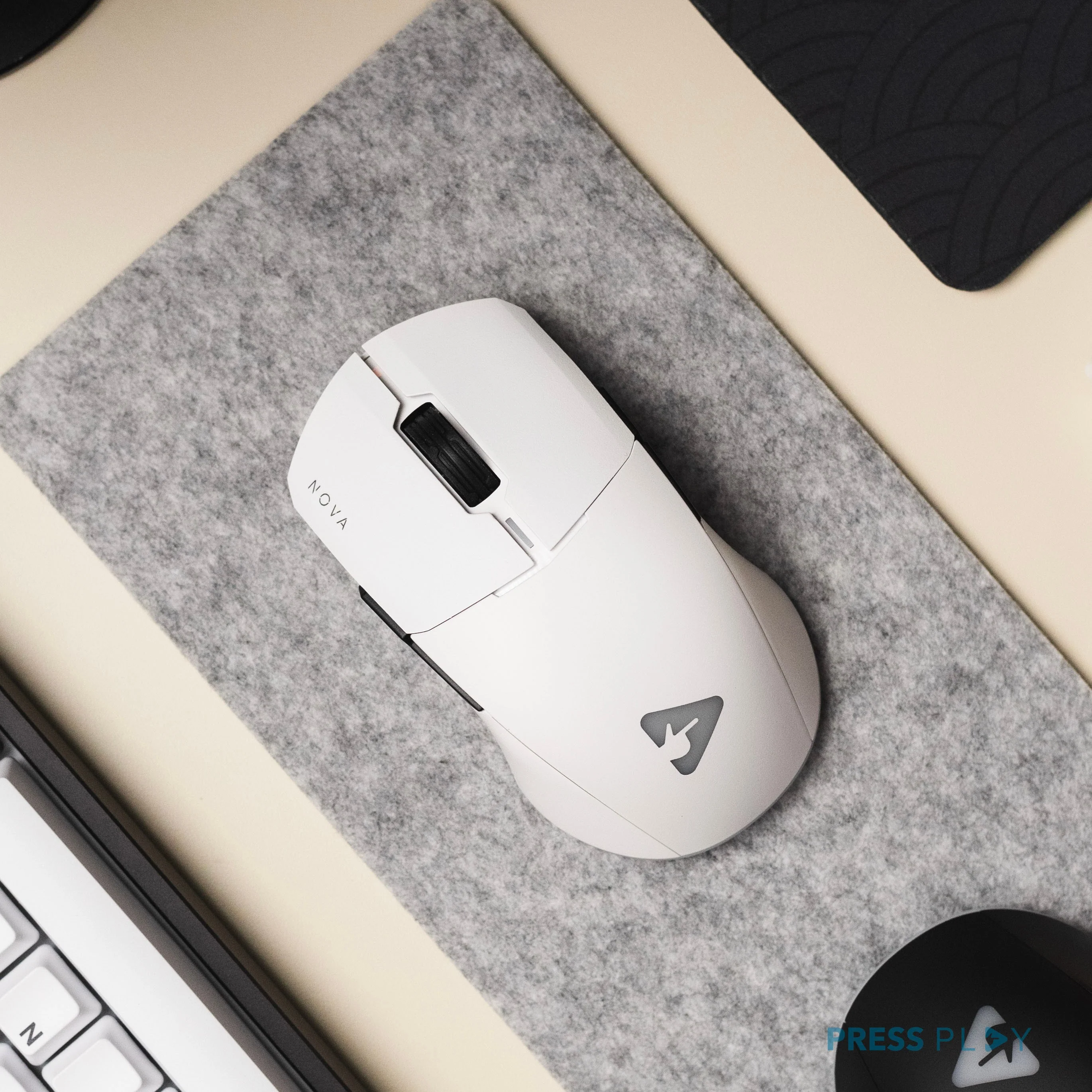 Профессиональная игровая мышь NOVA V3 lite Black (300)