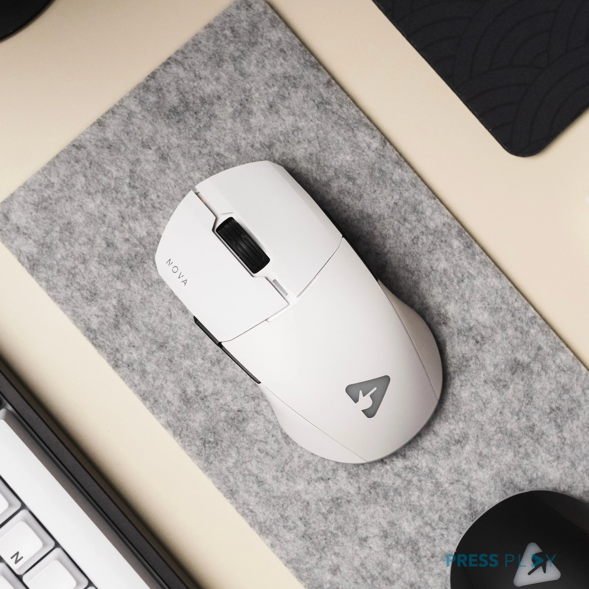 Профессиональная игровая мышь NOVA V3 lite White (301)